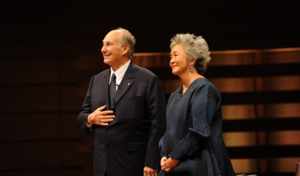 The Right Honourable Adrienne Clarkson with His Highness the Aga Khan after receiving the Prize for Global Citizenship. 